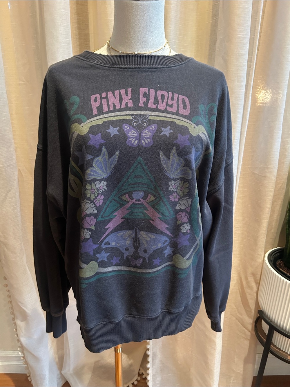 Pink Floyd Black Crewneck with Multicolor Psychedelic Graphic small oversized